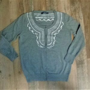 Cute light grey embroidered cardi XS